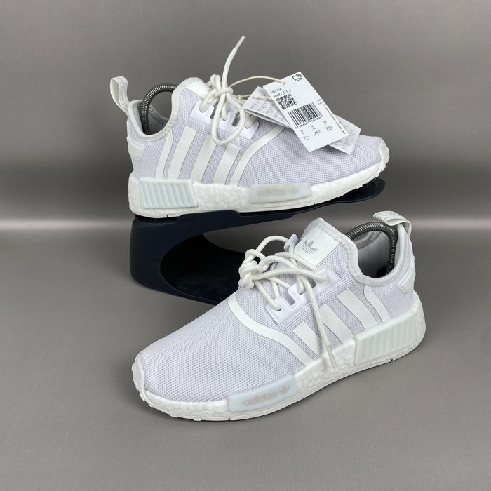 Білі кросівки Adidas NMD_R1  Originals H02334 Оригінал для залу в бігу