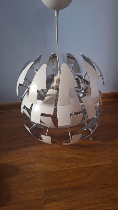 Lampa kula ikea.