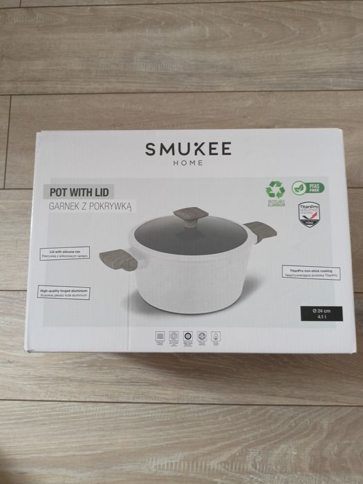 Garnek z pokrywką    Smukee Home