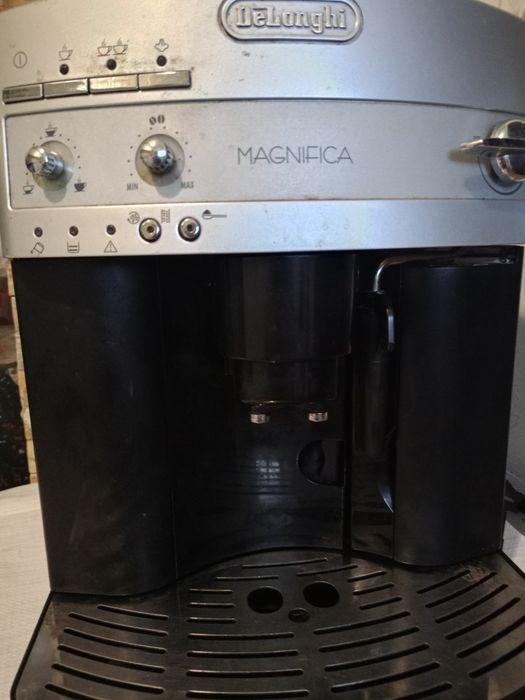 Кавомашина Делонгі