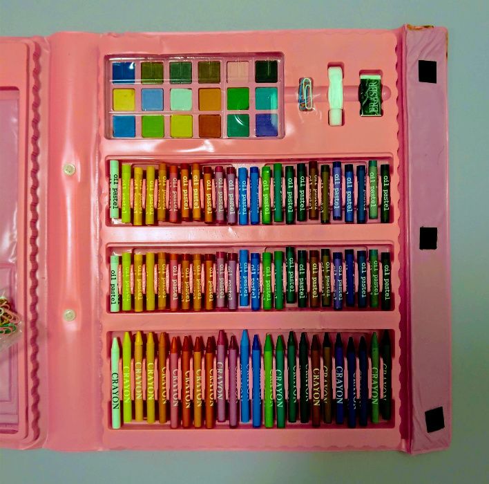 Набор для рисования из 208 предметов фломастеры, карандаши, краски