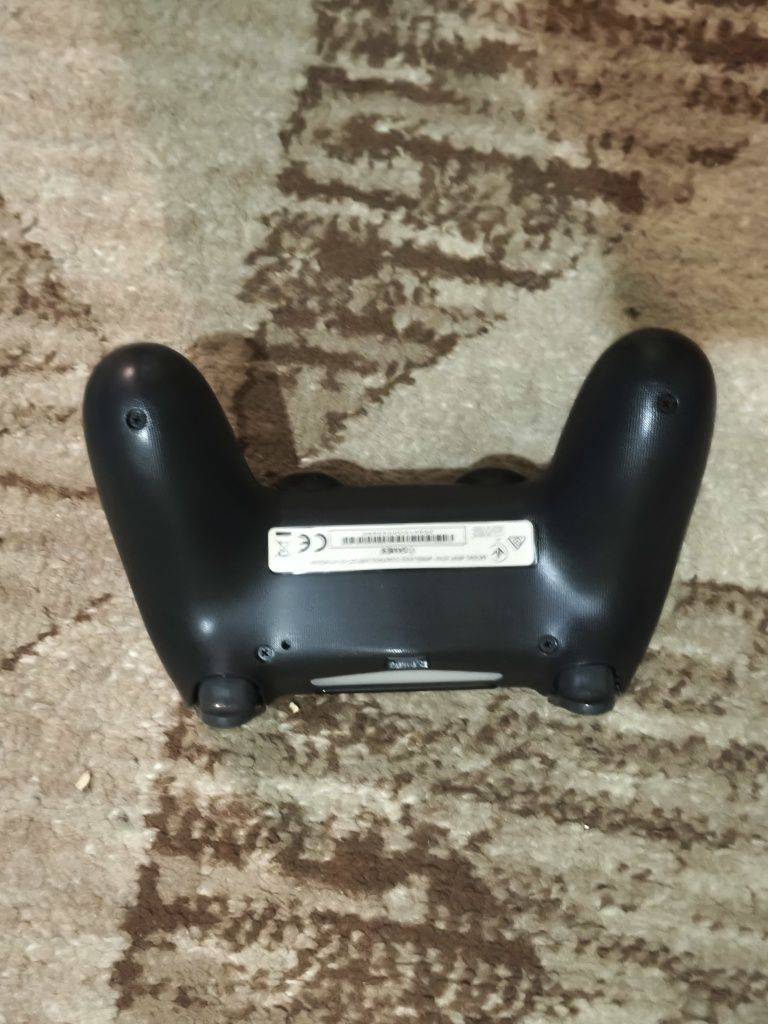 Pad od ps 4  można podłączyć go do laptopa lub komputera