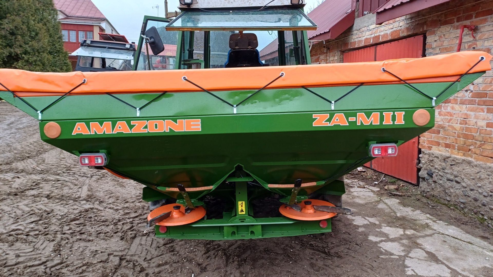 Rozsiewacz Amazone zam II 2000l