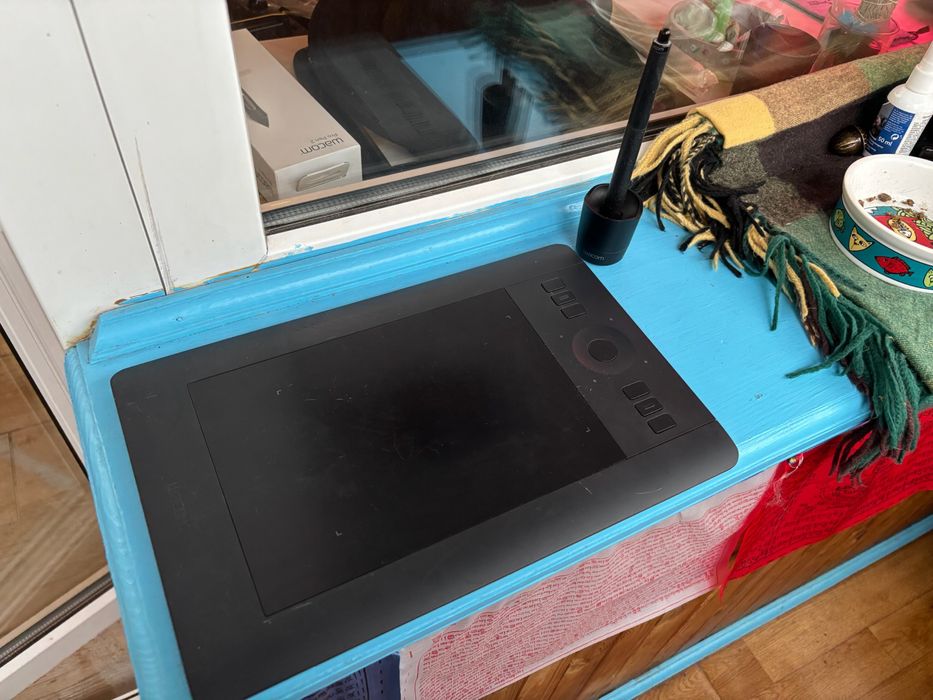 Wacom Intuos pro M планшет, стилус, підставка, коробка
