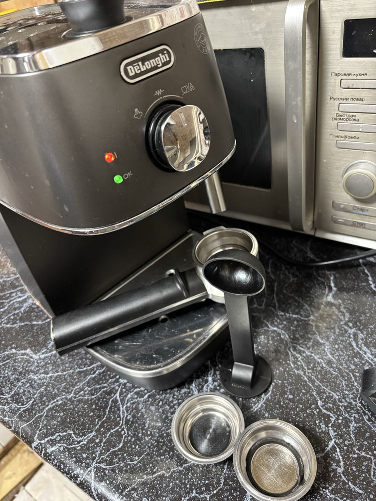 Кофеварка Delonghi  ECI341.BK