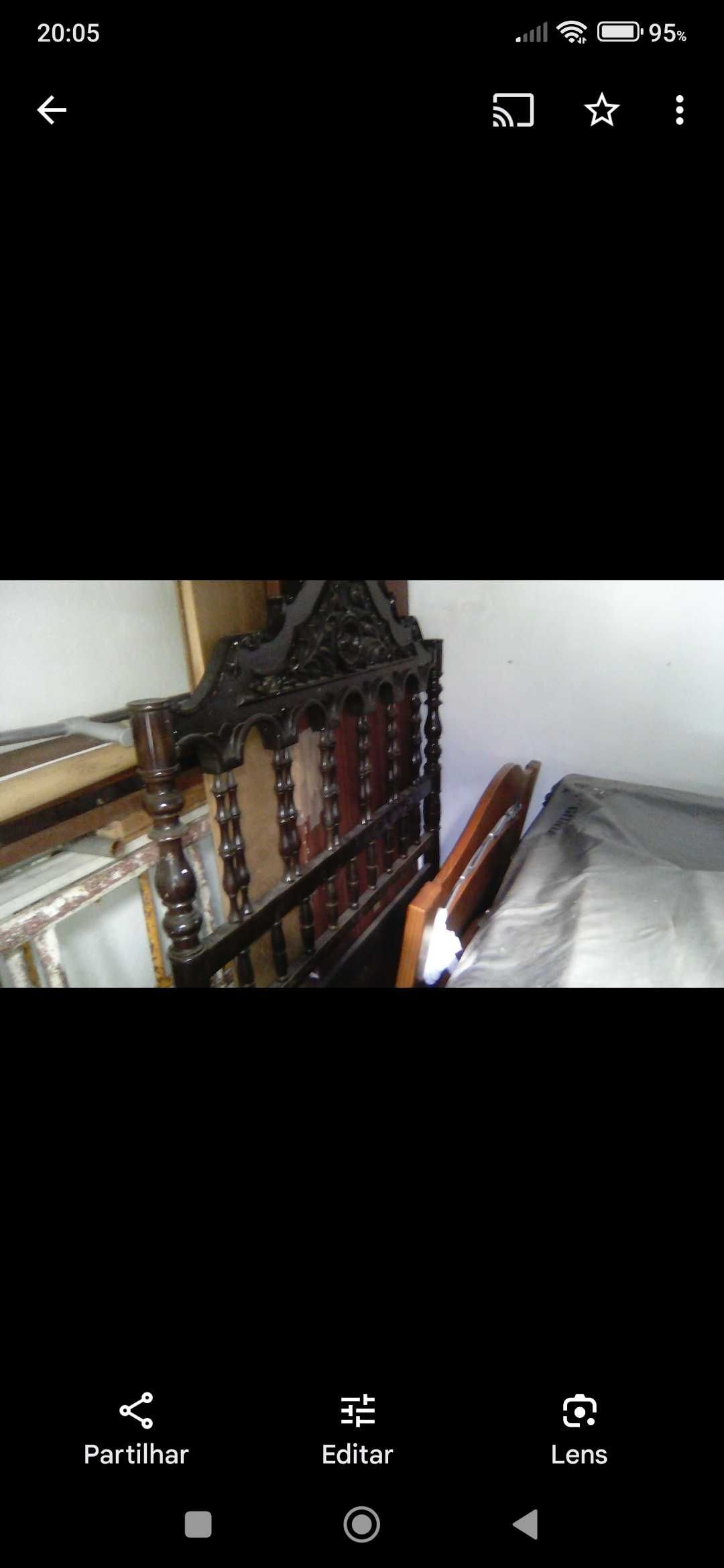 Cama casal trabalhada mogno estilo Séc XIX