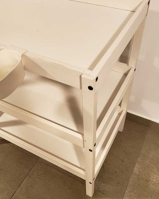 Trocador com Muda-Fraldas e Cestos