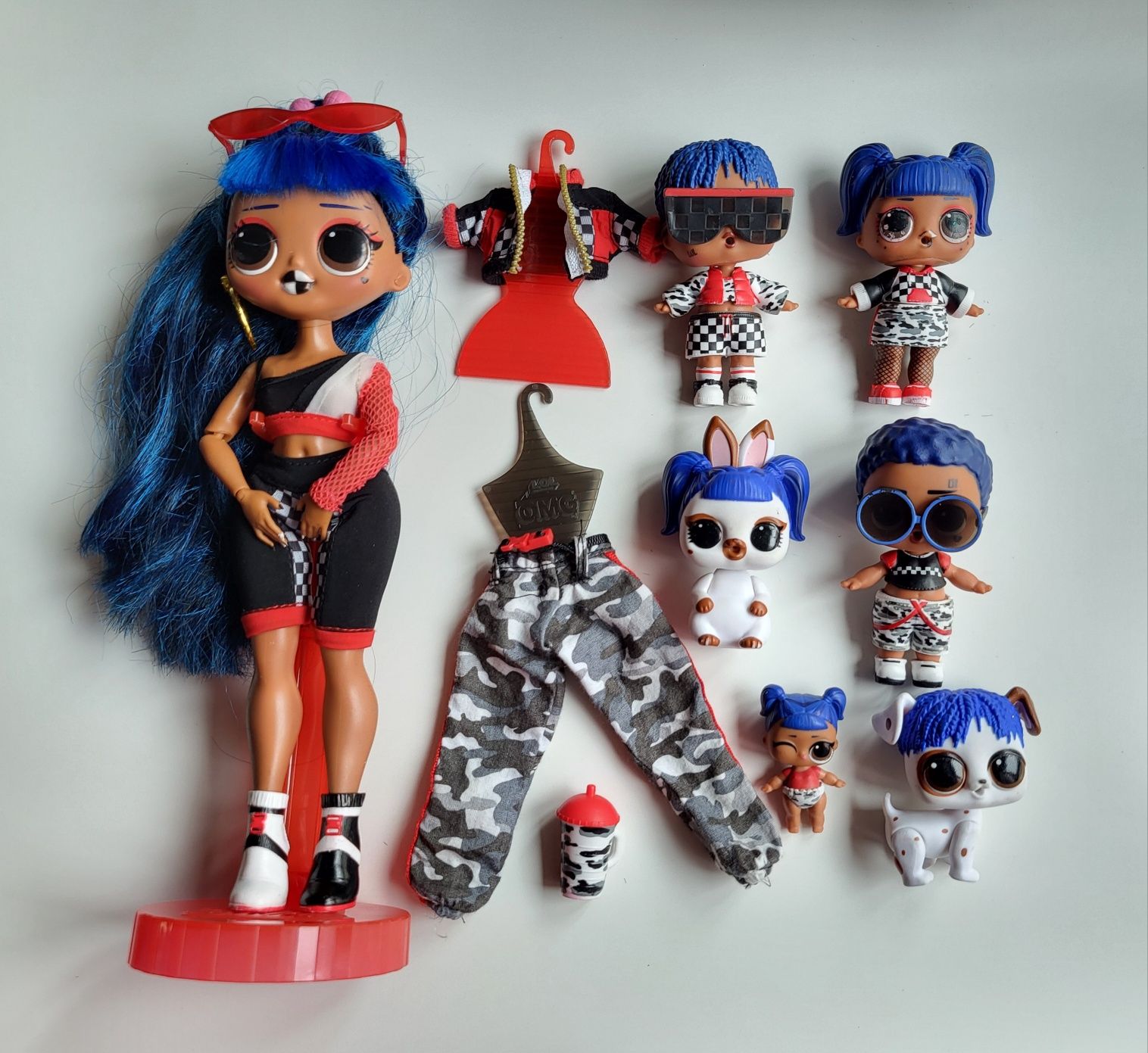 Boneca LOL Surprise OMG original Downtown Girl, família e animais de e
