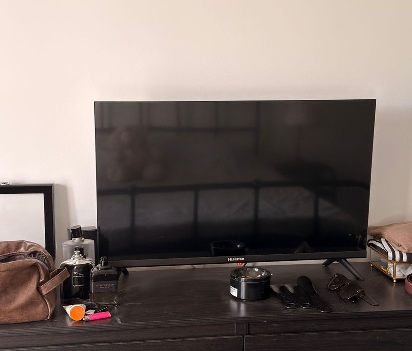 TV Hisense 32’’, ideal para quarto, imagem impecável.