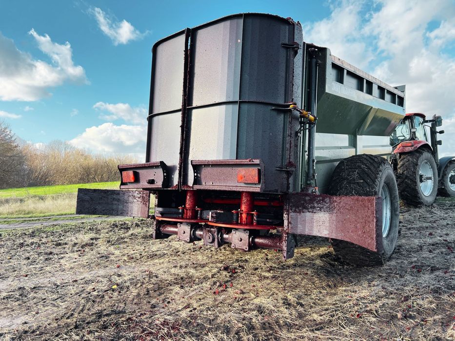 Rozrzutnik nawozów organicznych, obornika, wapna ROD-12 KOBZARENKO