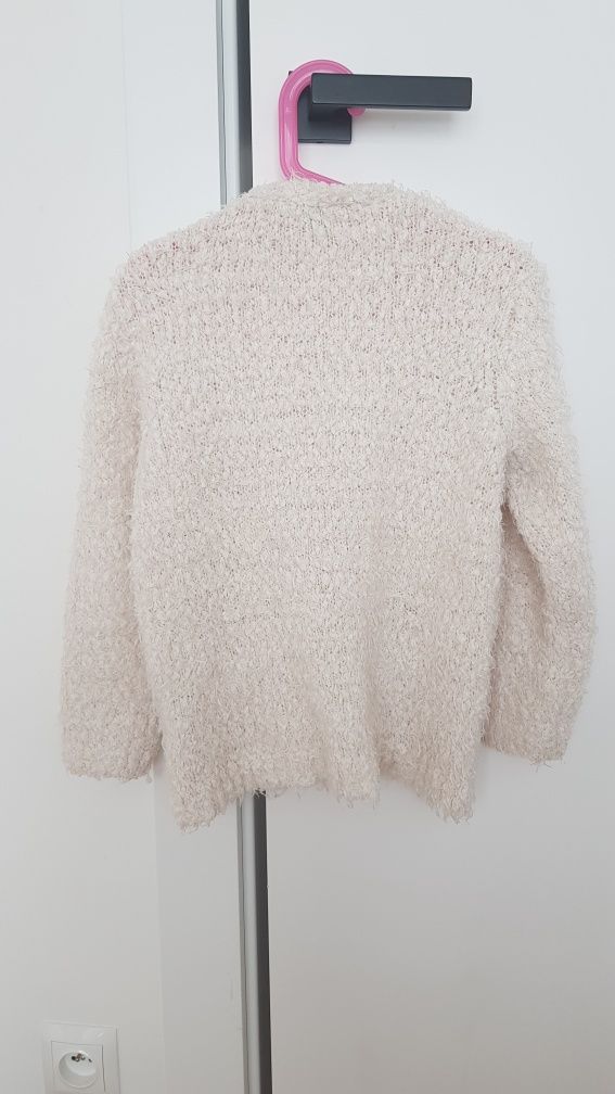 Włochaty puchaty sweter kardigan blezer kremowy zima 128 134
