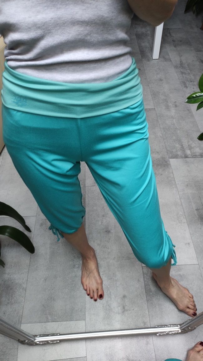 Elastyczne spodnie legginsy xs