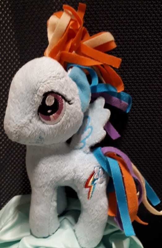 My liittle Pony. Celestia i Cadance Mowiace, 2 maskotki, 4 figurki.