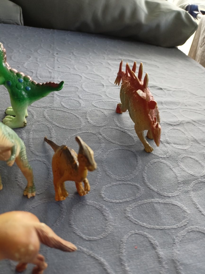 Zestaw figurek dinozaurów-dinozaury koń