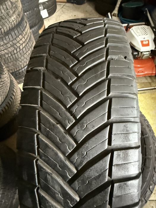Шини Michelin 215/65/16C  Agilis CrossClimat