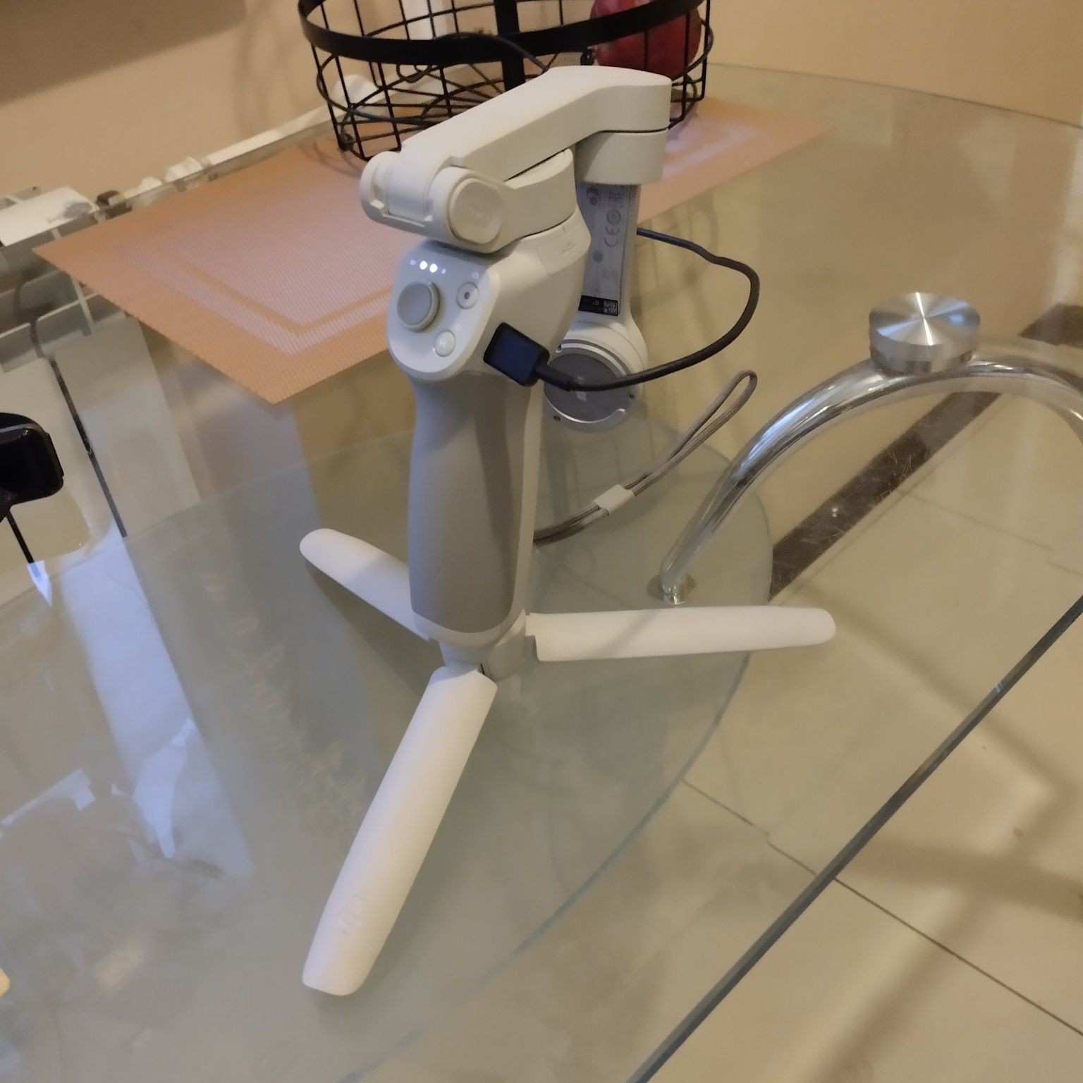 DJI Osmo Mobile 4