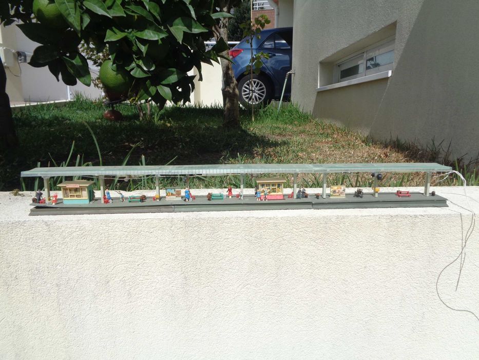 1:87 Plataforma de passageiros de estação de comboio muito detalhada