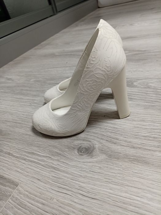 Весільні туфлі lLENANA