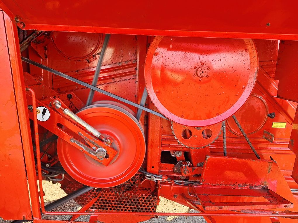 Комбайн Massey Ferguson 440 !
1