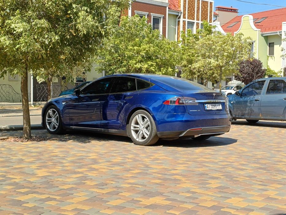 Tesla Model S 85D - 2015