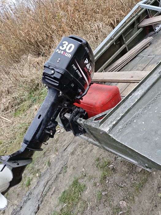 Продам лодку з мотором