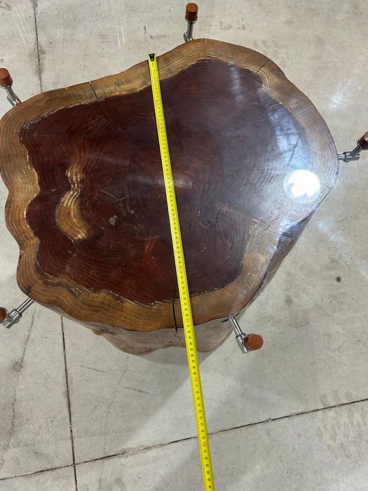 Mesa única em tronco de madeira - Rara