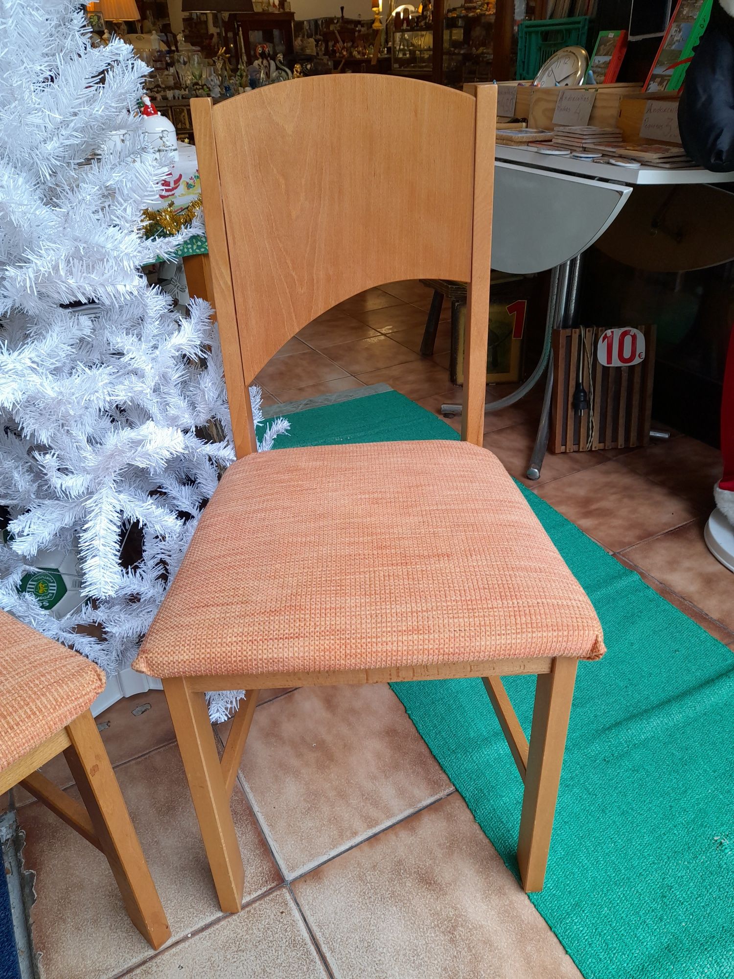 4 Cadeiras em madeira com estofo em tecido - como novas - Senhorinha