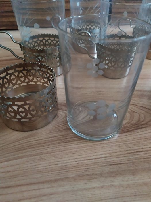 6 szklanek z koszyczkami prl