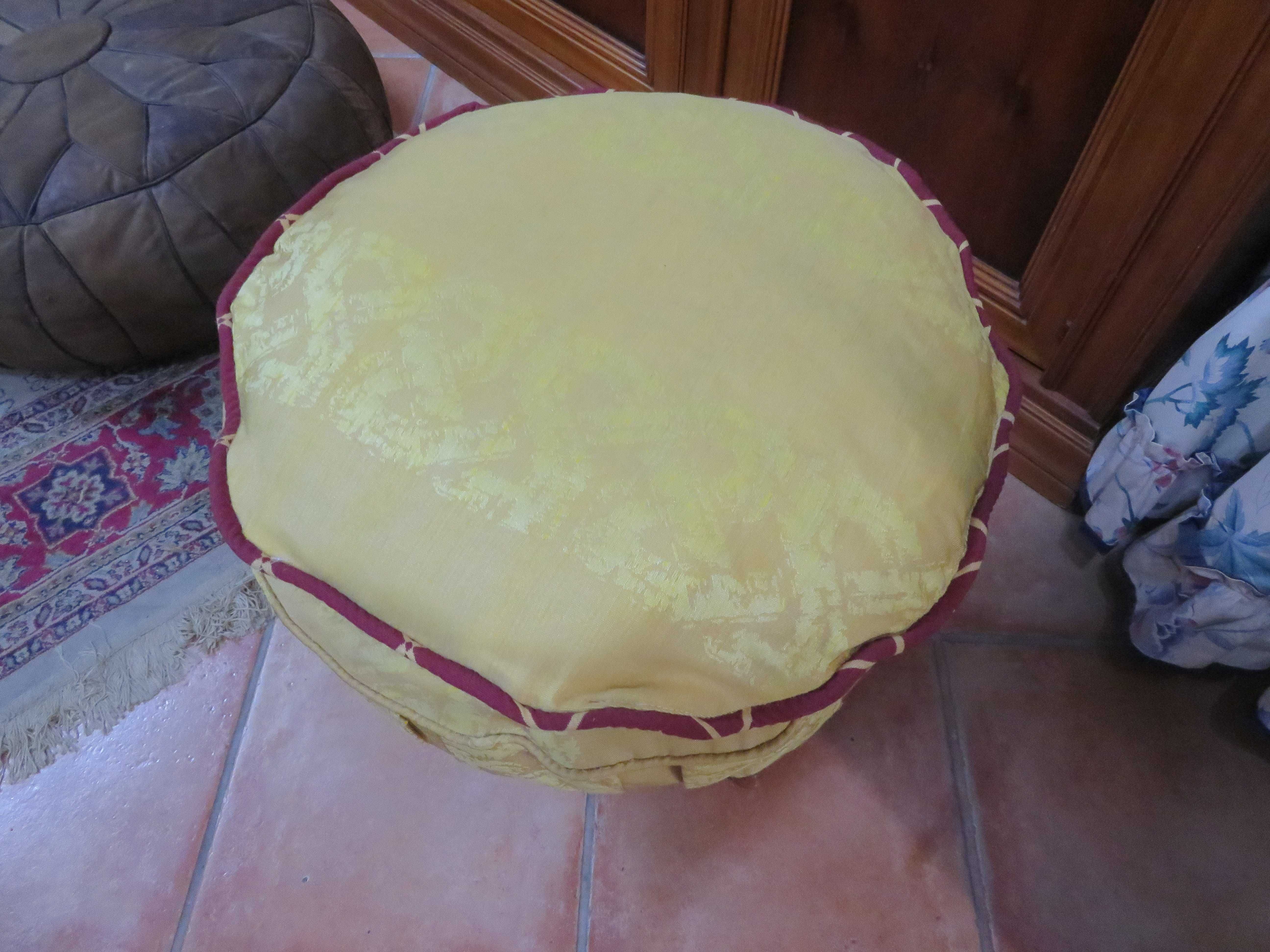 Pouf Amarelo (Maple)