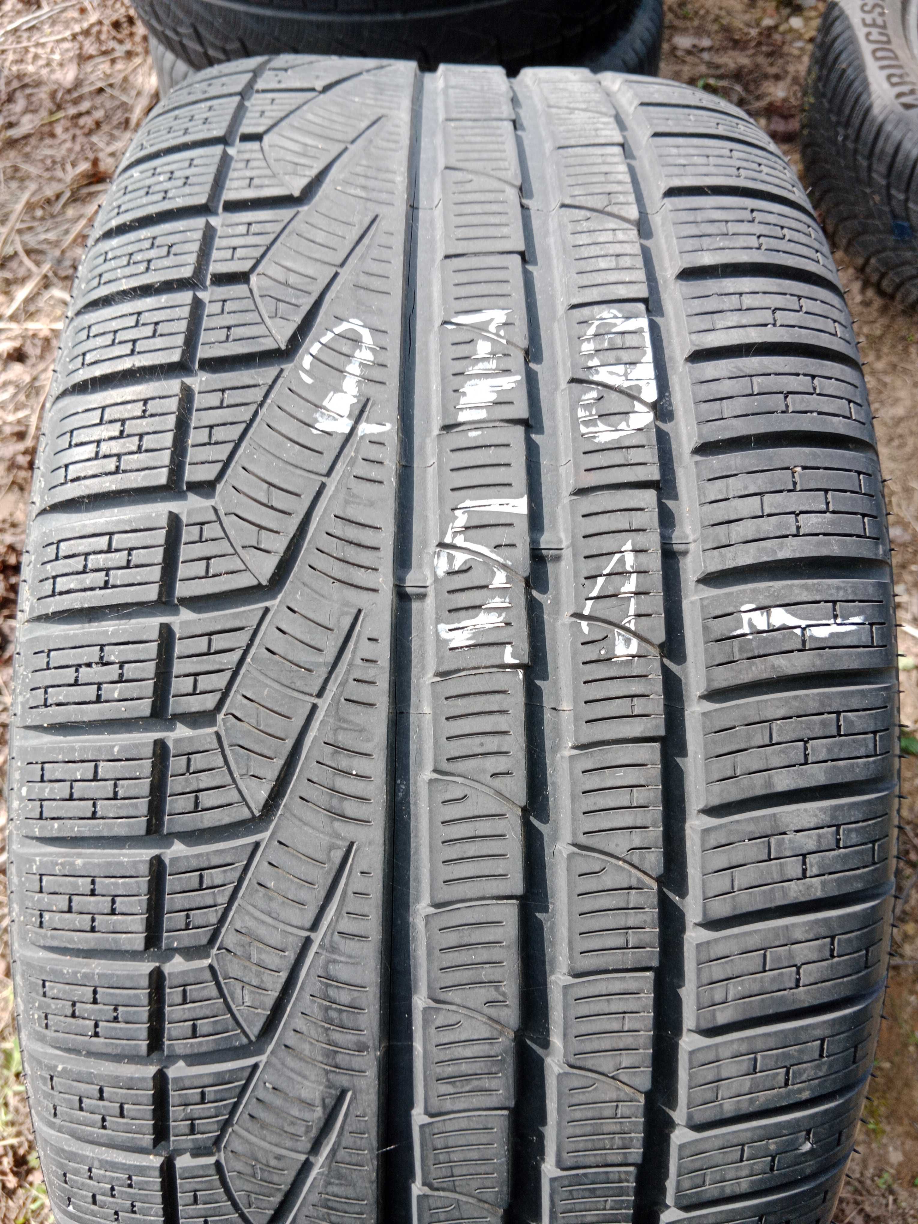 Opona używana 275/35R20 Pirelli Sottozero Winter 240 Serie II RFT 1szt