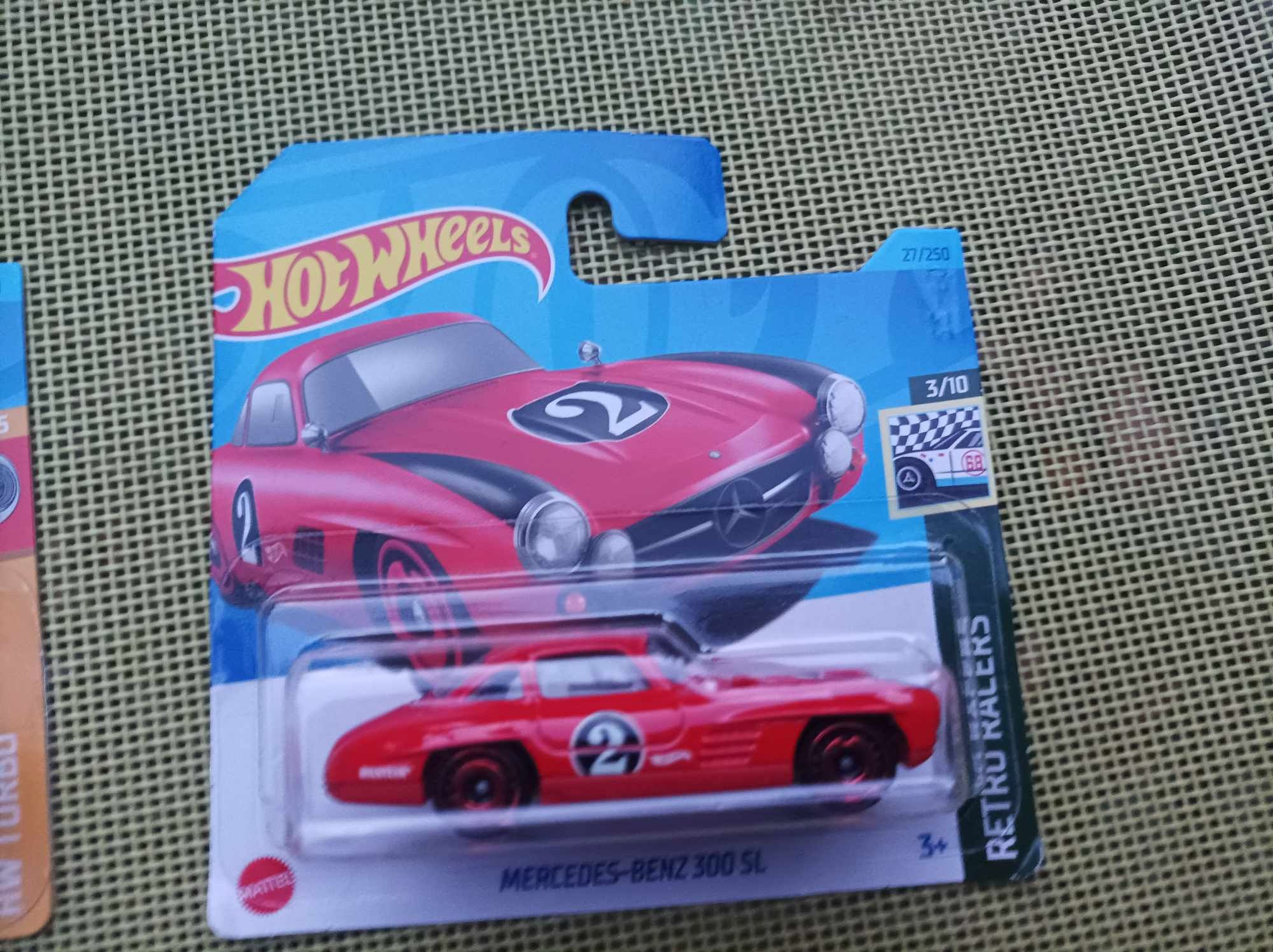 Trzy modele Mercedes od Hot Wheels