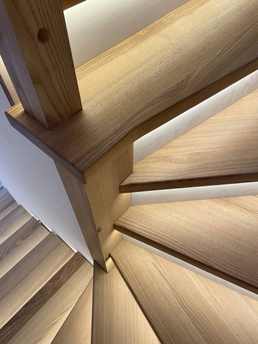 Лестницы на второй этаж. Лестничные марши. Сходи