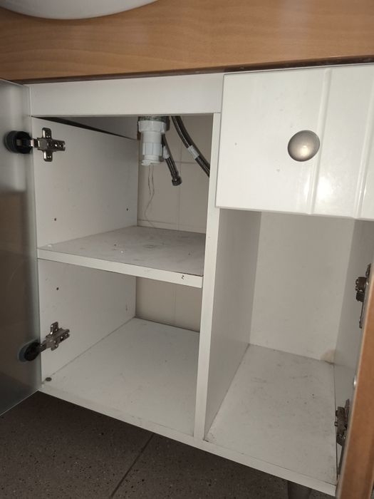 Dois móveis de casa de banho