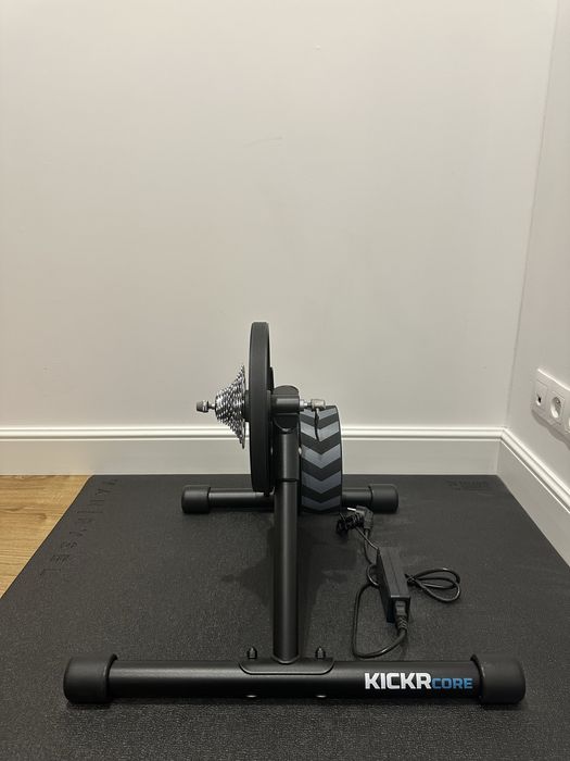 Trenażer rowerowy Wahoo Kickr Core 2 LATA GWARANCJI | kompletny zestaw