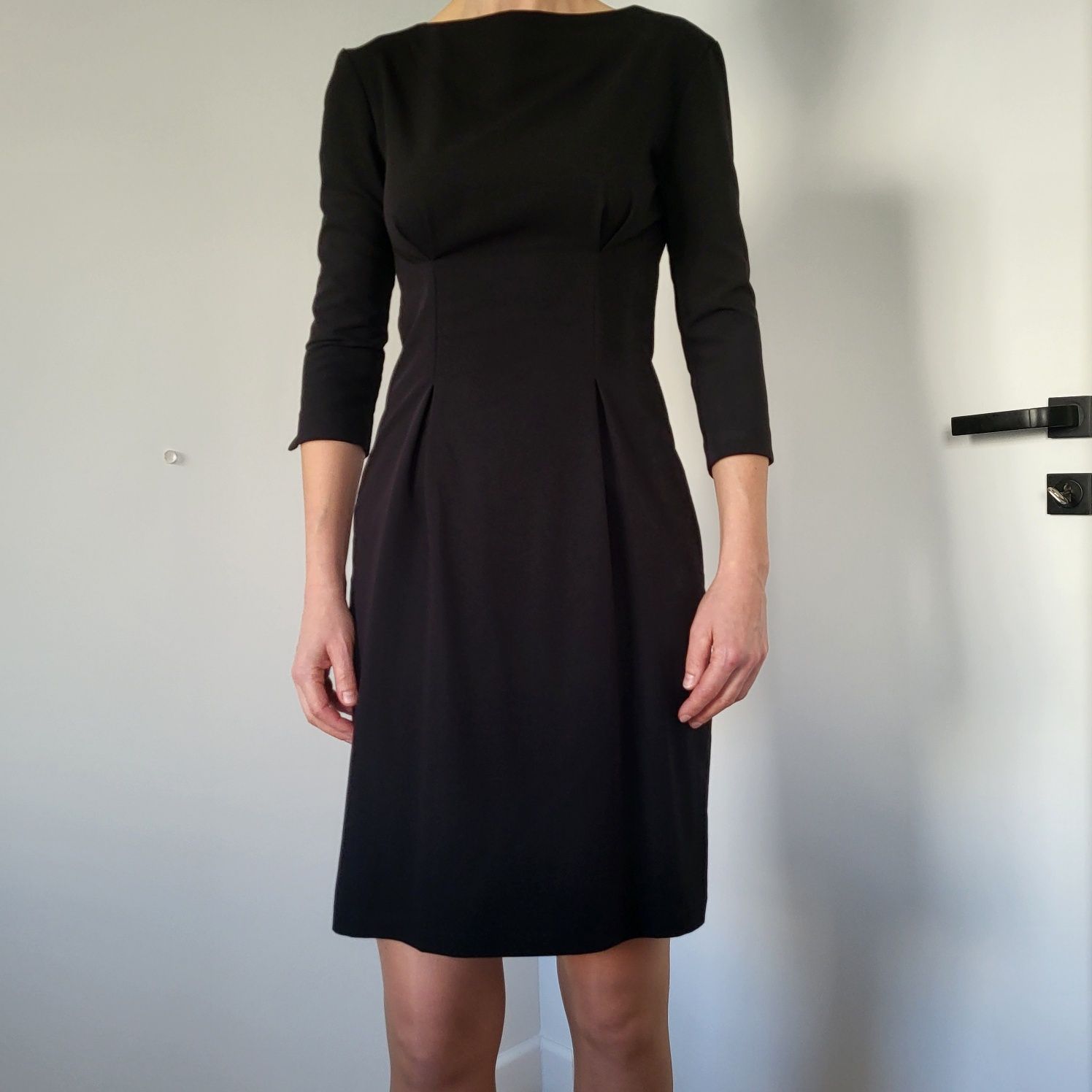 Elegancka Sukienka z zakładkami do pracy biura czarna 36 S alore