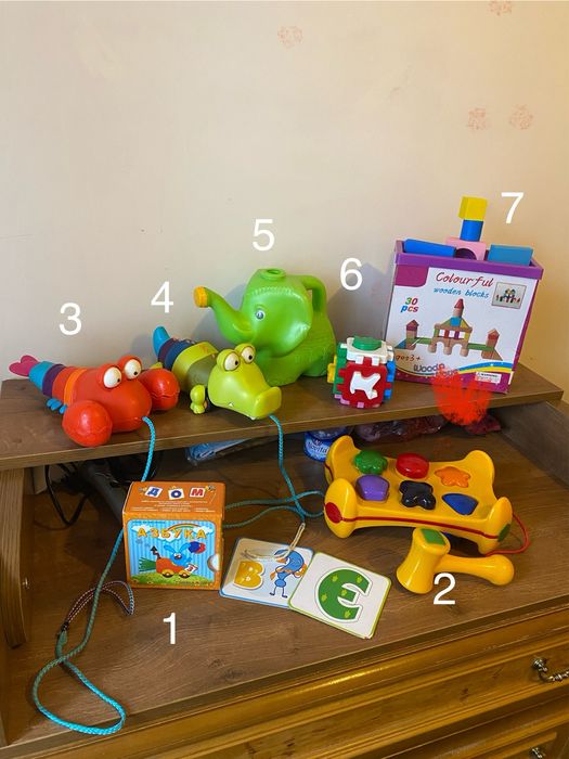 Дерев'яні кубики,куб сортер, стукалка Tolo,каталка Battat