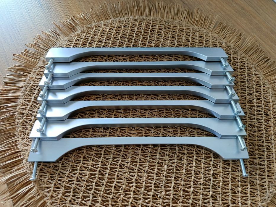 Uchwyty meblowe szuflady szafki jak nowe 7 sztuk Polecam