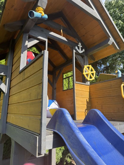 Plac zabaw w stanie bardzo dobrym