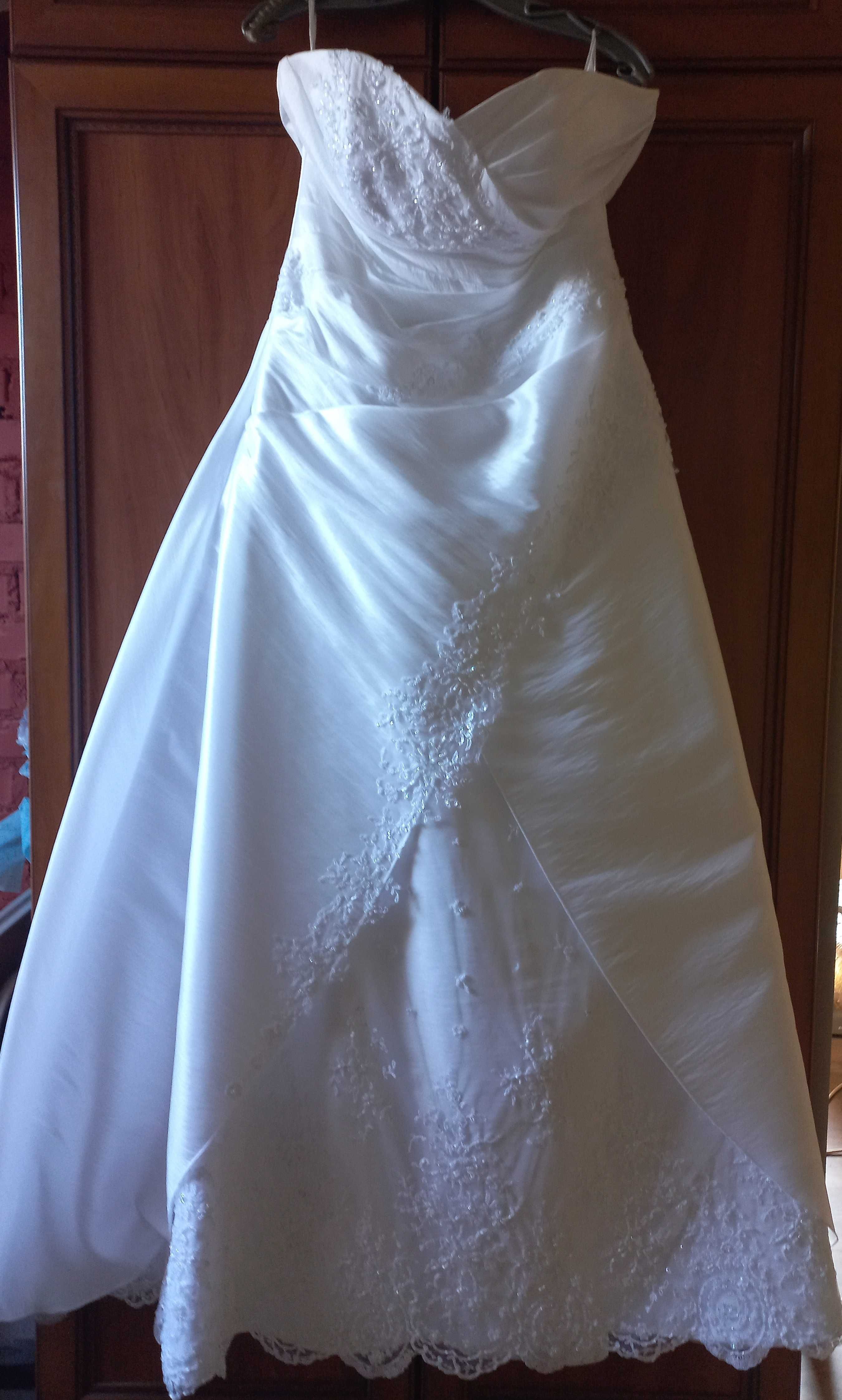 Sukienka ślubna biała z bolerkiem