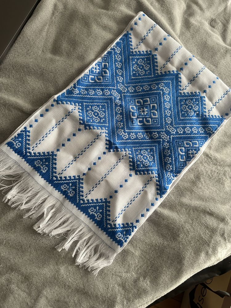Рушник з вишивкою