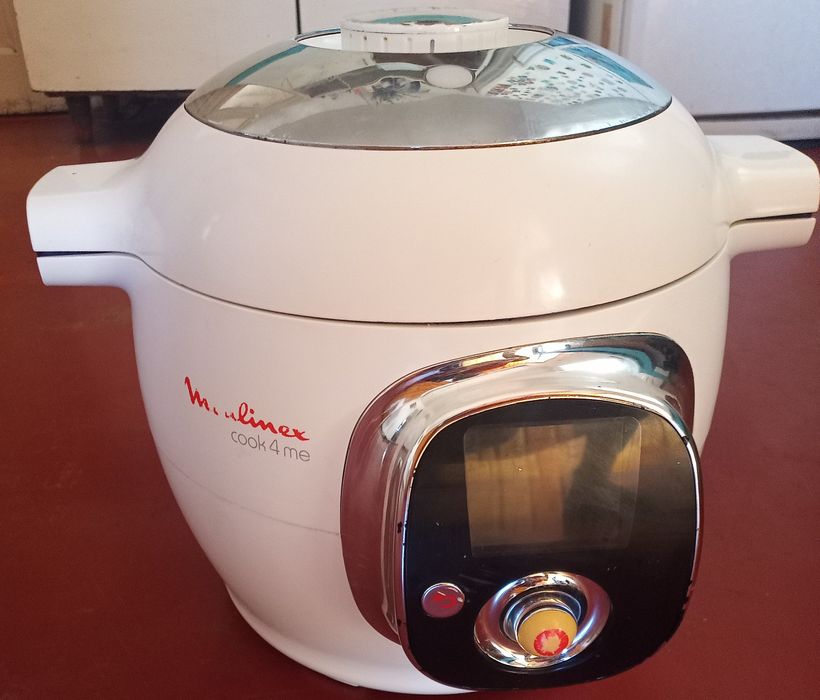 Продам робочу фірму мультиварку moulinex coоїk4me