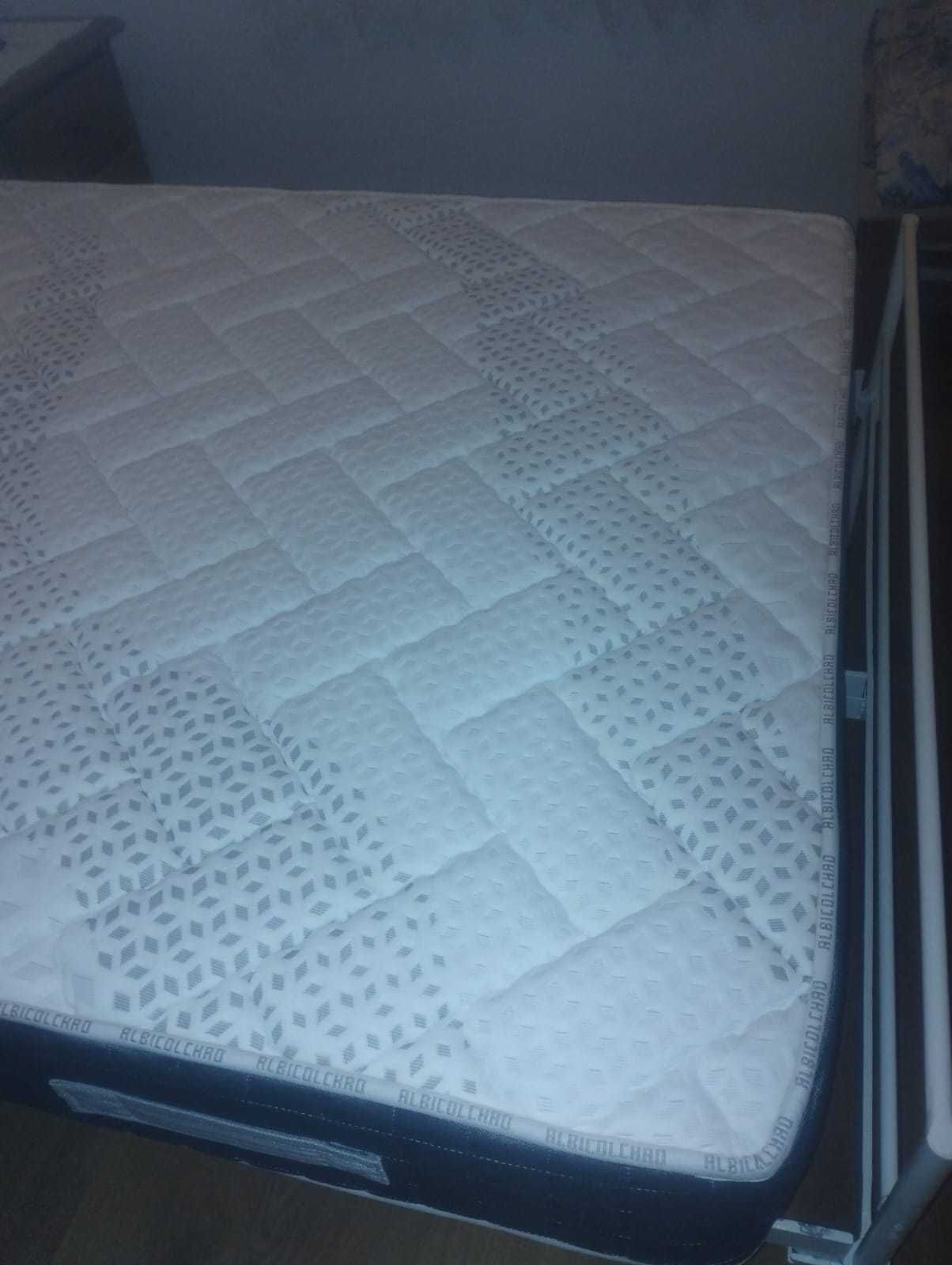 Cama de ferro com colchão