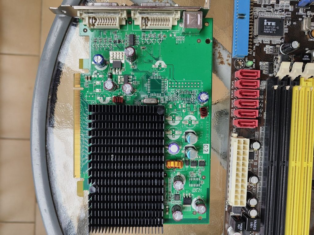 Asus M3A76-CM REV.1.100G / AMD Athlon 64 X2 / nVidia GeForce 6200TCT