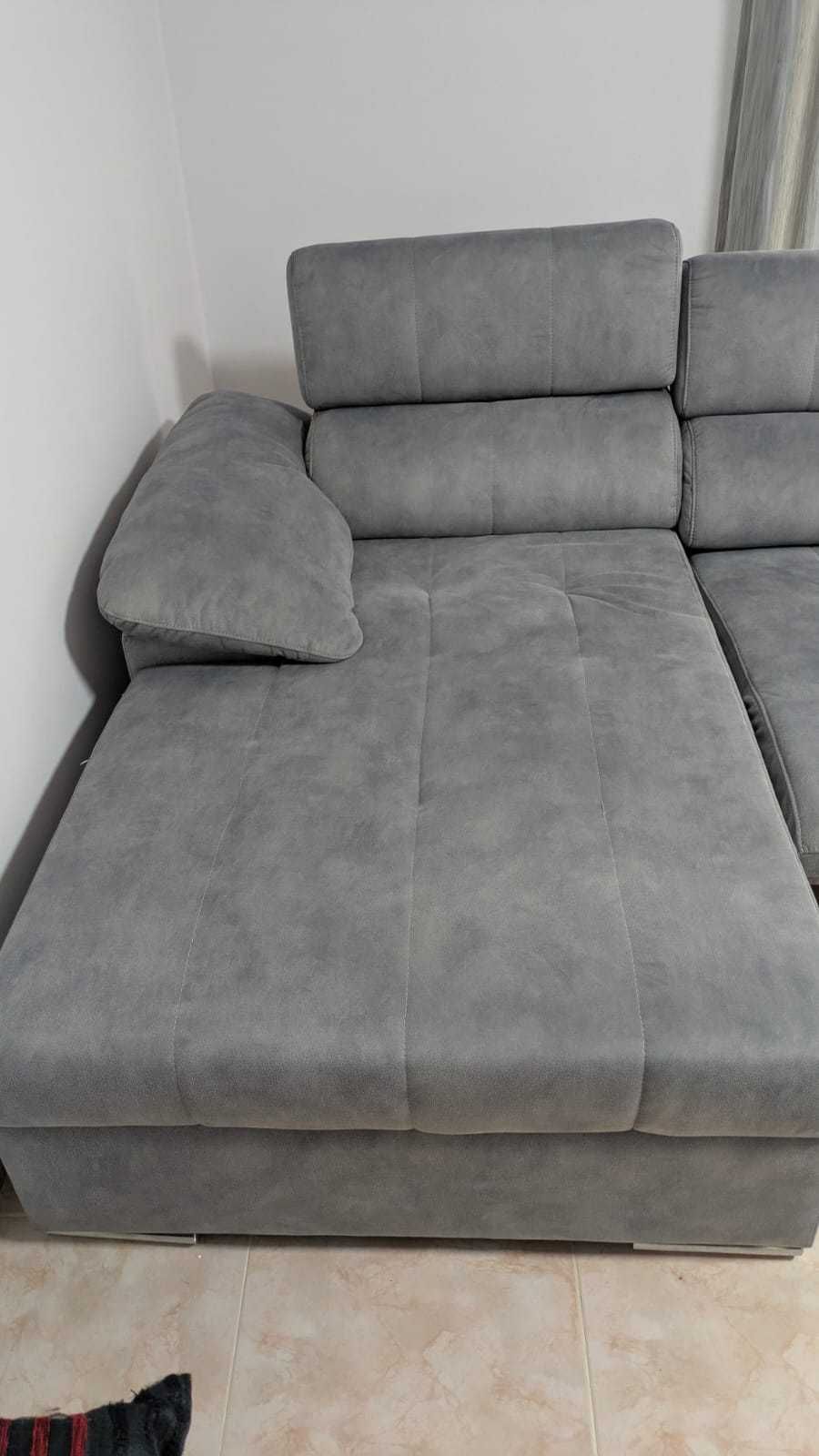 Sofá com chaise long elétrico como novo.