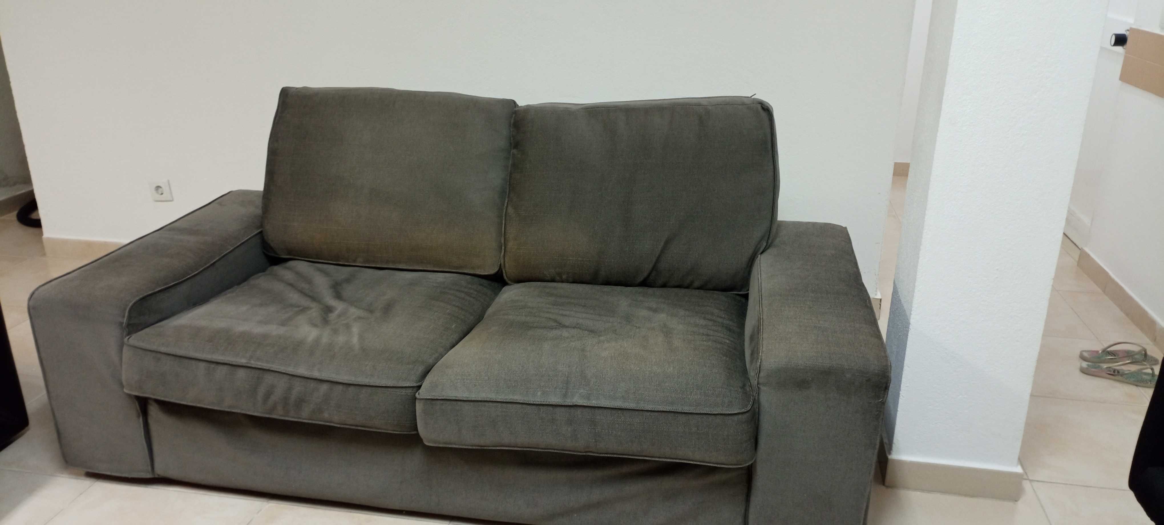 Vendo 2 sofás: Ler descrição com os valores. Ambos negociáveis.