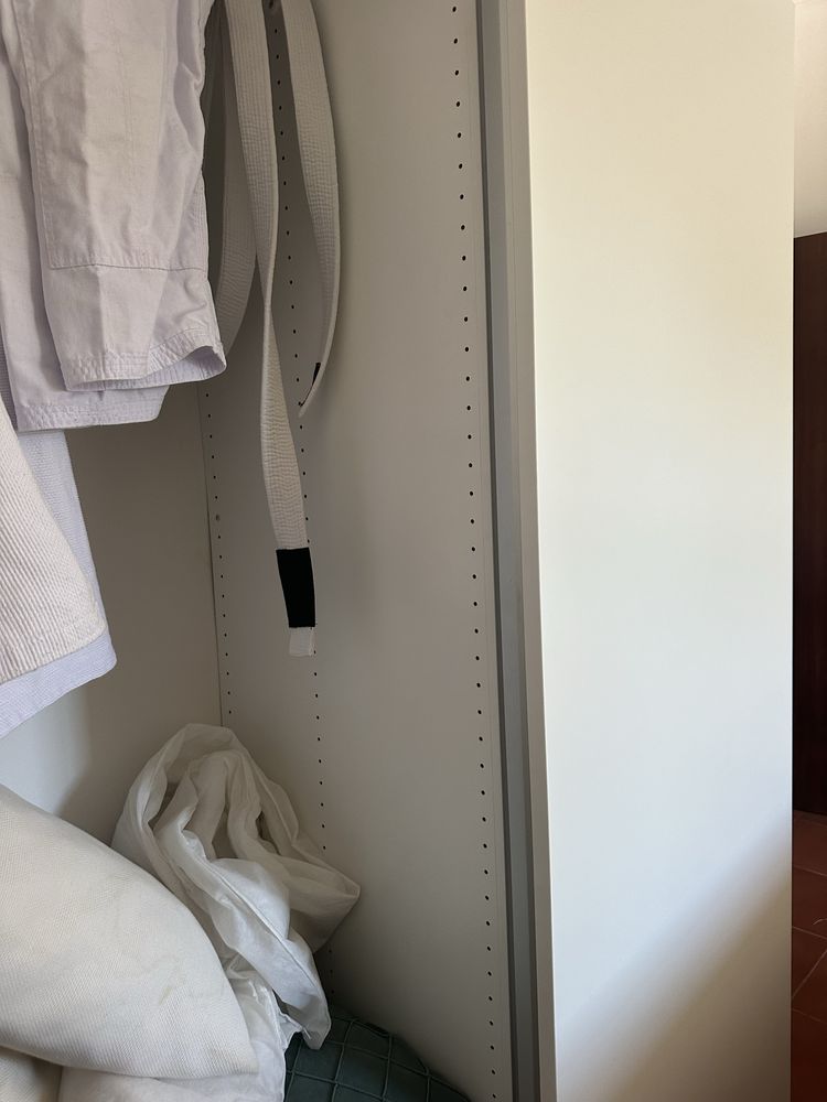 Vendo Roupeiro com Porta deslizante Branco em perfeito estado
