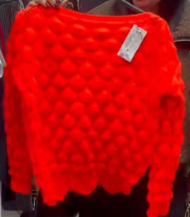 Nowy eleganckii ciepły sweterek S,M