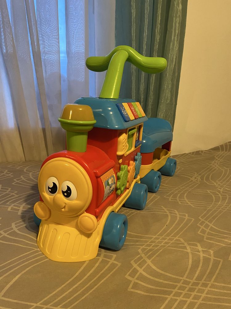 Vendo Brinquedos de Bebé (Comboio Andarilho Interativo e Motinha)