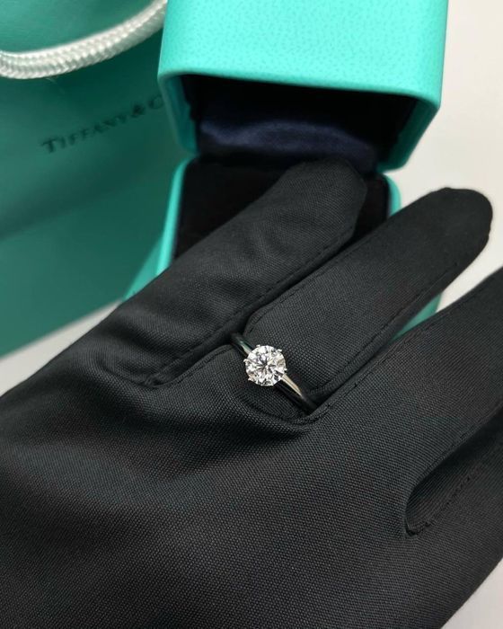 Кольцо Платина Бриллиант 0.90ct  Сертификат GIA в стиле Tiffany