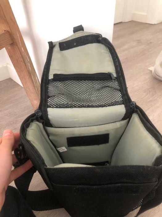 Caixa para máquina fotográfica e lente